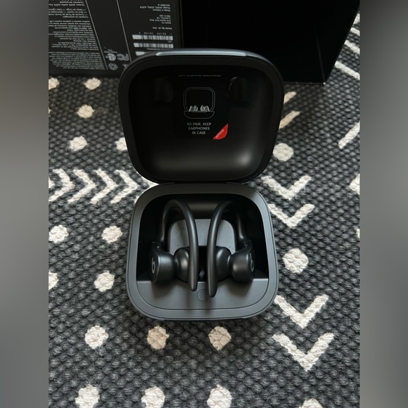 Beats - Powerbeats Pro Wireless Earbuds (Black) - Picture 9 of 16